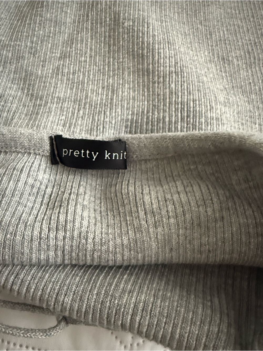Pretty Knit Women's Gray Ribbed Crew Neck Sweater